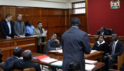 שני האיראנים החשודים בבית המשפט בקניה (צילום: AP) (צילום: AP)
