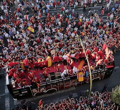 החגיגות במדריד אחרי הזכייה. אין מענה בינתיים לטיקי טקה (צילום: AFP) (צילום: AFP)