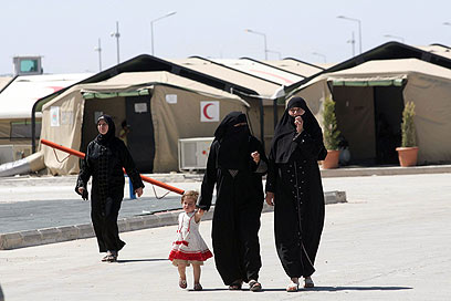 יותר מ-74 אלף פליטים סורים הגיעו לטורקיה (צילום: AFP) (צילום: AFP)