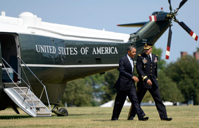 השולחנות מנעו מהנשיא את הנחיתה הסטנדרטית (צילום: EPA) (צילום: EPA)