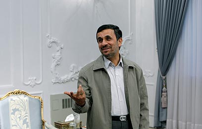 אחמדינג'אד. איראן ממשיכה להתריס (צילום: AP) (צילום: AP)