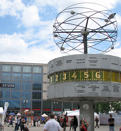 אל תאמינו למראה ההייטקי – בברלין מעדיפים לואו-טק. כיכר אלכסנדרפלץ (צילום: שוקי גלילי ) (צילום: שוקי גלילי )