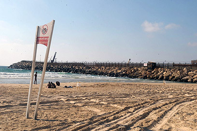 החוף באשדוד. פעולות ההחייאה נמשכו כ-40 דקות (צילום: אבי רוקח) (צילום: אבי רוקח)