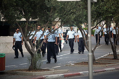 שוטרים ברחובות תל אביב, הערב (צילום: מוטי קמחי) (צילום: מוטי קמחי)