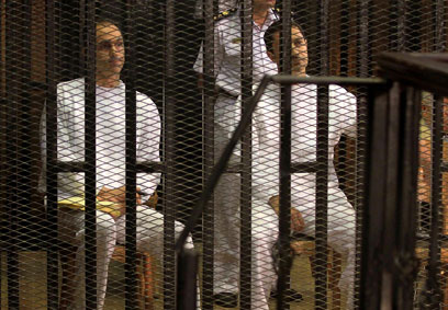 ערעור התביעה על זיכוים התקבל והם יישפטו מחדש. עלא וגמאל מובארק (צילום: AFP) (צילום: AFP)