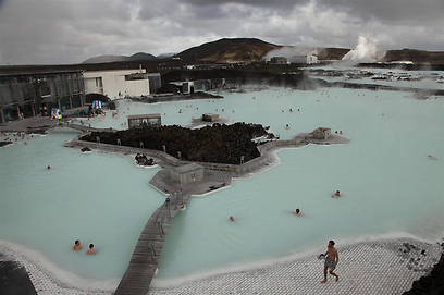 אתר הספא מהמרתקים והנחשקים  בעולם. הלגונה הכחולה באיסלנד  (צילום: עינב ברזני) (צילום: עינב ברזני)