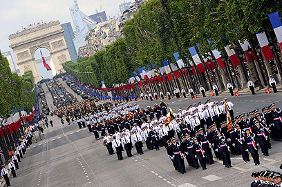 מטבח שמנותיו הן שיר הלל לארץ הגאלים. פריז ביום הבסטיליה (צילום: AFP) (צילום: AFP)