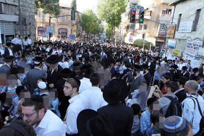 אלפי חרדים גדשו את כיכר השבת בירושלים (צילום: גיל יוחנן) (צילום: גיל יוחנן)