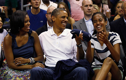 משפחת אובמה מחוייכת למדי ביציעים בוושינגטון (צילום: רויטרס) (צילום: רויטרס)