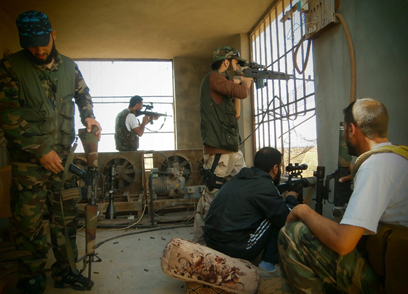כוחות מורדים בחומס (צילום: AFP, HO,  SHAAM NEWS NETWORK) (צילום: AFP, HO,  SHAAM NEWS NETWORK)