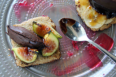 גנאש שוקולד מריר, עוגיית תבלינים ופירות מקורמלים  (צילום: אורי שביט ) (צילום: אורי שביט )