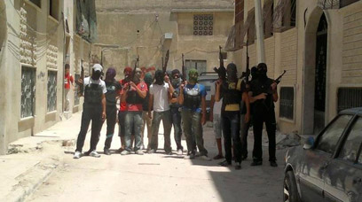 חמושים בעיר חמה (צילום: רויטרס) (צילום: רויטרס)