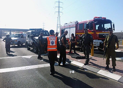 זירת התאונה במחסום עופר (צילום: יוסי עמר, סוכנות הידיעות "חדשות 24") (צילום: יוסי עמר, סוכנות הידיעות 
