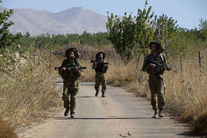 "הצבא מחזק את הגבול ומוסיף עוד גדרות תיל" (צילום: AFP) (צילום: AFP)