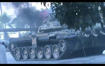 טנק ברחוב בחלב (צילום: AFP, YOUTUBE) (צילום: AFP, YOUTUBE)