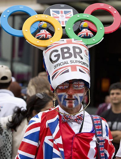 הכי מקושט שיש. עוד בריטי נלהב לפני פתיחת המשחקים (צילום: רויטרס) (צילום: רויטרס)