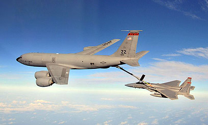 מטוס תדלוק מדגם KC-135 שאותו תוכל לרכוש ישראל ()