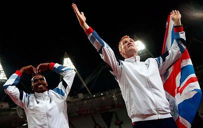 מו פראח וגרג רת'רפורד משלימים ערב ענק האצטדיון האתלטיקה (צילום: רויטרס) (צילום: רויטרס)