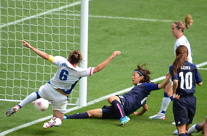 כדורגל נשים. שיוויון בין המינים לא נראה באופק (צילום: AFP) (צילום: AFP)