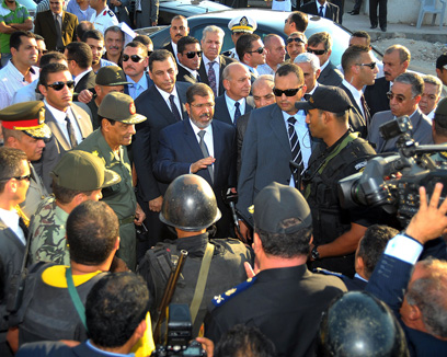 הנשיא מורסי מבקר באל עריש, שלשום (צילום: AFP) (צילום: AFP)