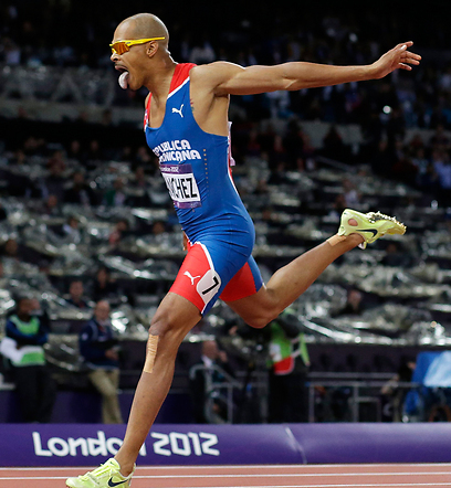 זהב שני בקריירה ב-400 מטר משוכות. פליקס סאנצ'ס (צילום: AP) (צילום: AP)