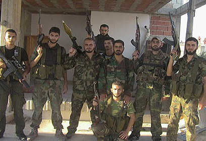 לא כבשו את דמשק, מנהלים קרבות בחלב. מורדים סורים (צילום: רויטרס) (צילום: רויטרס)