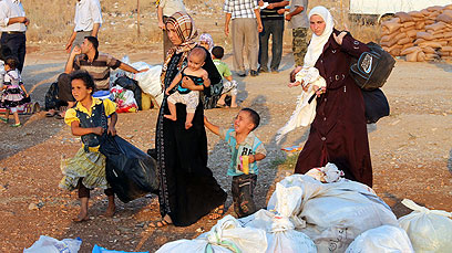 פליטים סורים בגבול טורקיה (צילום: EPA) (צילום: EPA)