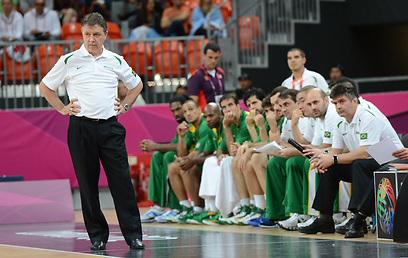 רובן מניאנו. ארגנטינאי שמאמן את נבחרת ברזיל בכדורסל (צילום: AFP) (צילום: AFP)