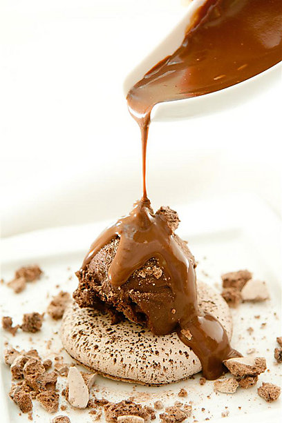 פבלובה קקאו אישית עם גלידת שוקולד וגנאש שוקולד חם (צילום: ירון ברנר) (צילום: ירון ברנר)
