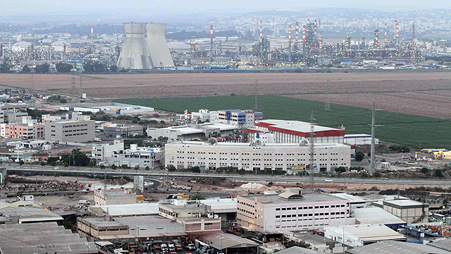 Haifa's industrial zone (Photo: Ido Erez)