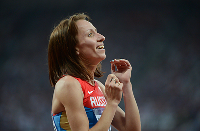 מריה סבינובה חוגגת ניצחון ב-800 מטר (צילום: AFP) (צילום: AFP)