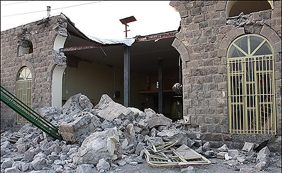 בתים נהרסו ברעידות האדמה         ()