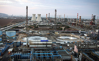 מפעלים במפרץ חיפה (צילום: אבישג שאר-ישוב) (צילום: אבישג שאר-ישוב)