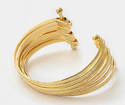 צמיד זהב של wow cosmetics במחיר 14.90 שקל (צילום: אפרת אשל) (צילום: אפרת אשל)