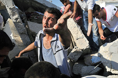 אחרי ההפצצות בעזאז (צילום: AFP) (צילום: AFP)