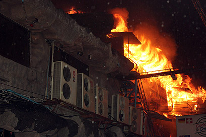 שריפה קטלנית במועדון בפוקט (צילום: AP) (צילום: AP)