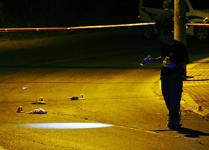 זירת הרצח בעפולה, הערב (צילום: חגי אהרון) (צילום: חגי אהרון)
