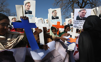 החוקים נגד חילול הקודש מפלים את קבוצות המיעוט. הפגנת נוצרים בפקיסטן (צילום: gettyimages) (צילום: gettyimages)