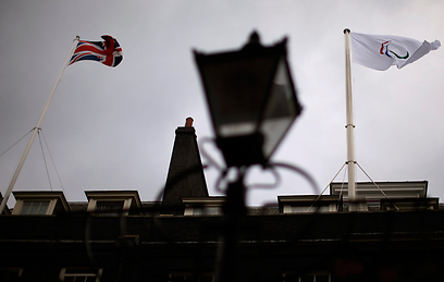הדגל הפראלימפי בלונדון. "האירוע הגדול אי פעם" (צילום: AP) (צילום: AP)