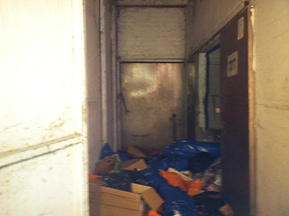 המחסן שבו הסתתר הדורס (צילום: אבישי זיגמן) (צילום: אבישי זיגמן)