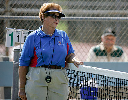 הופיעה בבית המשפט בחליפה הרשמית של אליפות ארה"ב הפתוחה בטניס. גודמן (צילום: AP) (צילום: AP)