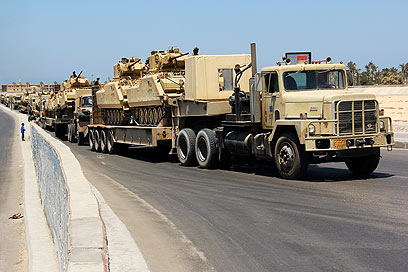 Egyptian army deploys forces in El-Arish (Photo: AP)