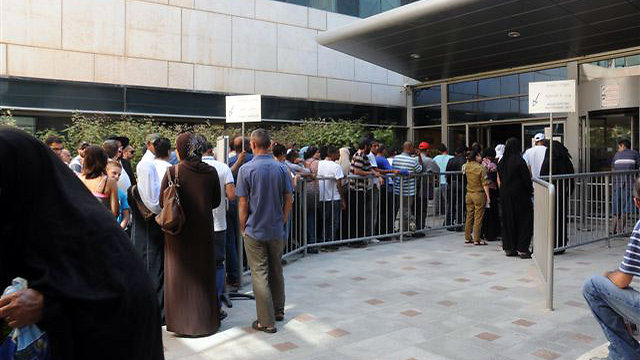 A line outside the unemployment office in Be'er Sheva in 2012 (Photo: Herzl Yosef)
