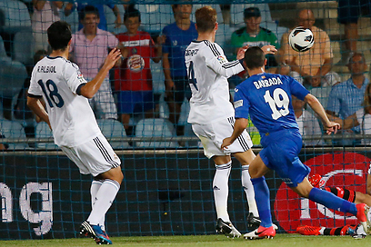 עבדלעזיז בראדה מחטאפה מבקיע את שער הניצחון מול ריאל מדריד (צילום: רויטרס) (צילום: רויטרס)