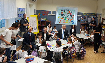 ראש הממשלה נתניהו ושר החינוך בבית ספר סאלד בירושלים (צילום: נועם (דבול) דביר) (צילום: נועם (דבול) דביר)
