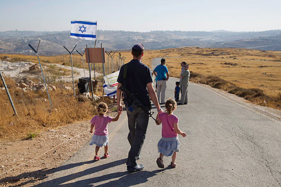 מתנחלים יוכלו לחיות במדינת פלסטין  (צילום: רויטרס) (צילום: רויטרס)