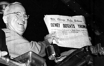 בעיתון הוא הפסיד. טרומן עם הכותרת השגויה של "שיקגו טריביון", 1948 ()