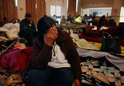 נותרו בלי בית בגלל ההוריקן. תושבי ניו אורלינס במקלט (צילום: MCT) (צילום: MCT)