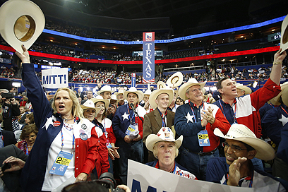 לא סתם בחרו הרפובליקנים לקיים את ועידתם ב"מדינה מתנדנדת". פלורידה (צילום: AP) (צילום: AP)