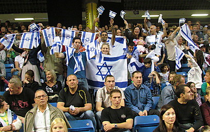 הנבחרת זכתה לתמיכה ביציע, גם באסטוניה (צילום: איגוד הכדורסל) (צילום: איגוד הכדורסל)